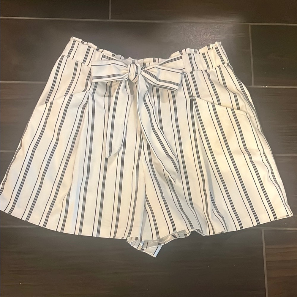 Zara Striped Women's Shorts with Bow Tie. Size M